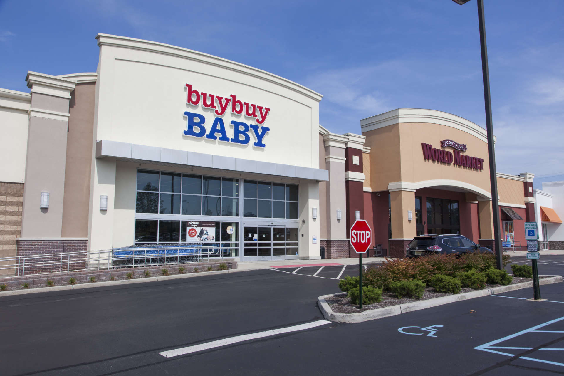 33 Livingston Mall jobs available in Livingston, NJ on fatalovely.cf Apply to Seasonal Associate, Retail Sales Associate, Operator and more! This part-time opportunity is located at our Hallmark Gold Crown store in Livingston Mall in Livingston, NJ. WHEN .